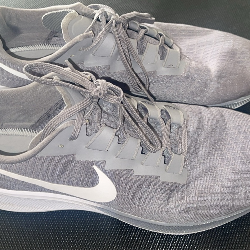 Nike Air Zoom Pegasus Men's Athletic Shoes in Gray size 13
